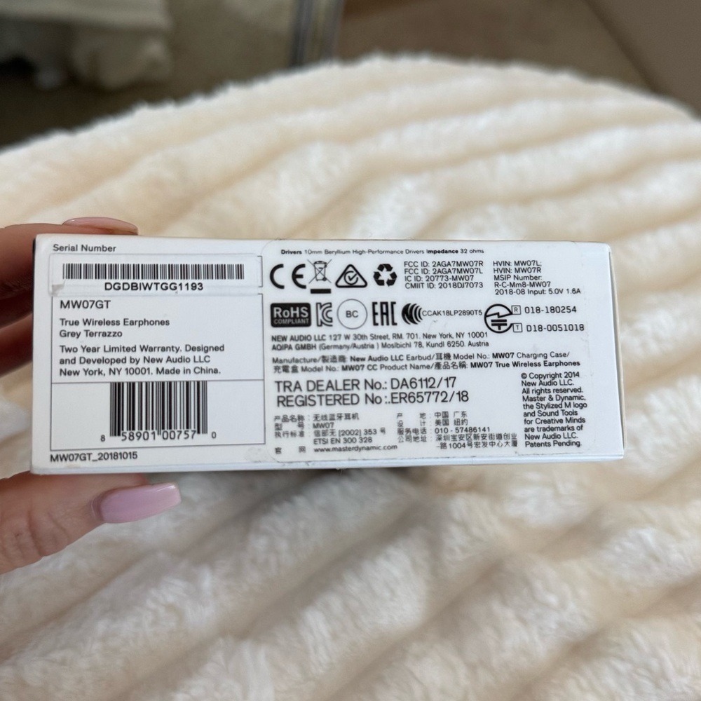 Master & Dynamic MW07 True Wireless Earphones - Picture 4 of 4
